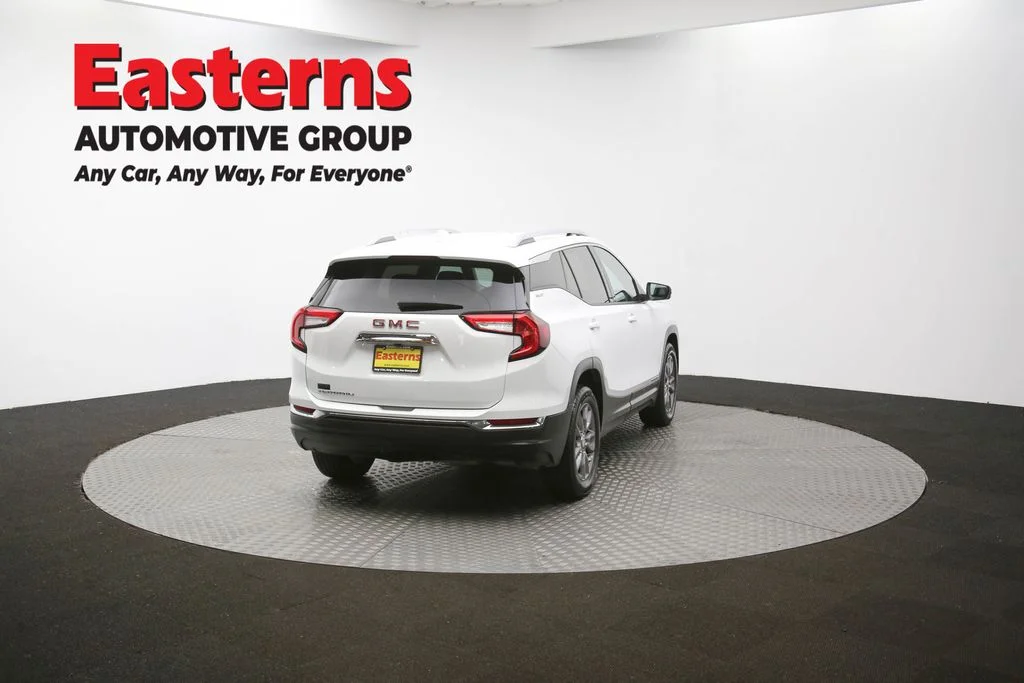 Used 2024 White GMC SLT image 38