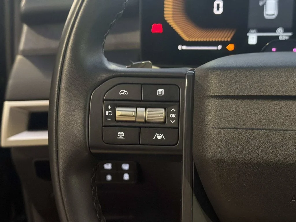 Used 2027 Black Kia S image 17