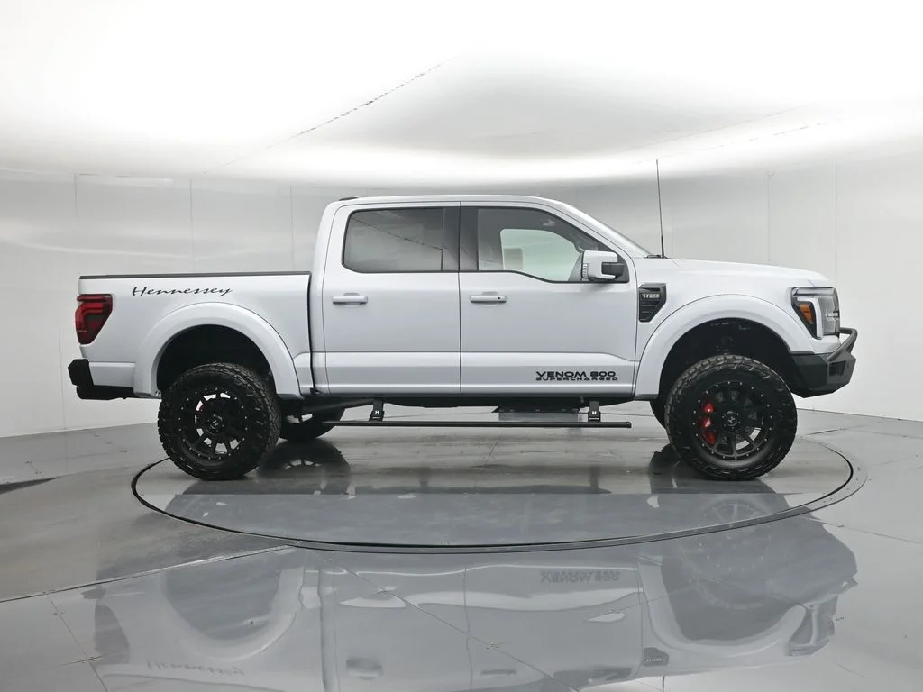 New 2025 White Ford Lariat image 29