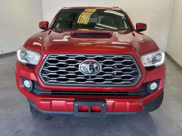 Certified Used 2023 BARCELONA RED MET. Toyota  image 7