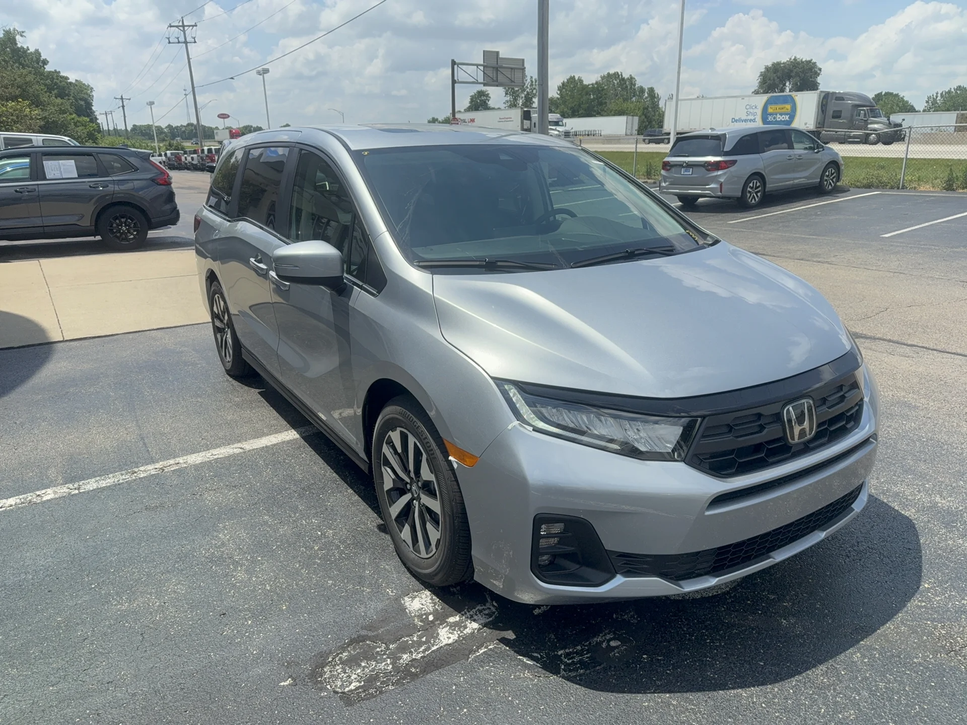 New 2026 Solar Silver Metallic Honda EX-L image 3