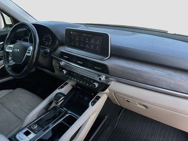 Used 2022 White Kia SX image 36