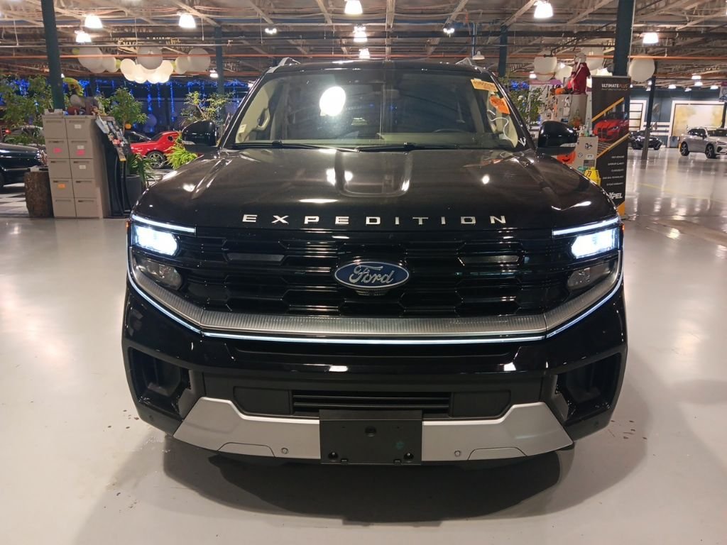 Used 2025 Black Ford Platinum image 3