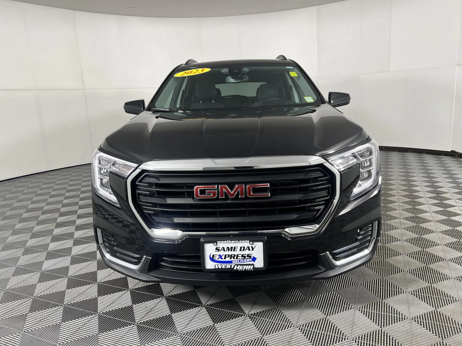 Used 2023 Ebony Twilight Metallic GMC SLE image 34