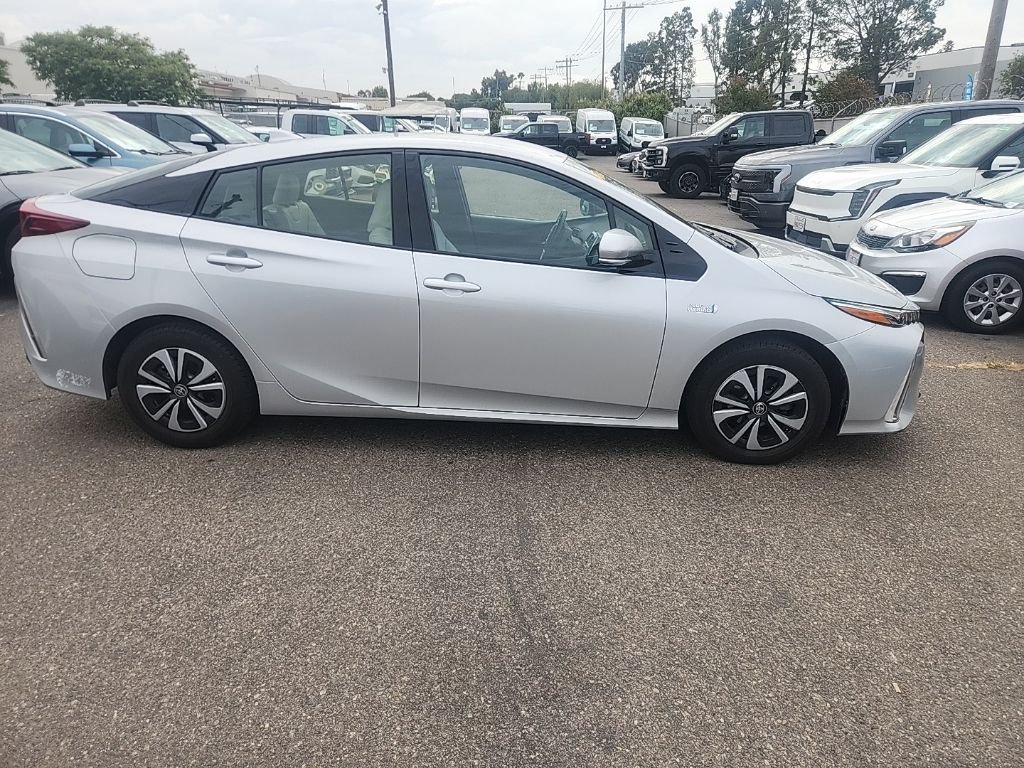 Used 2018 Silver Toyota Plus image 17