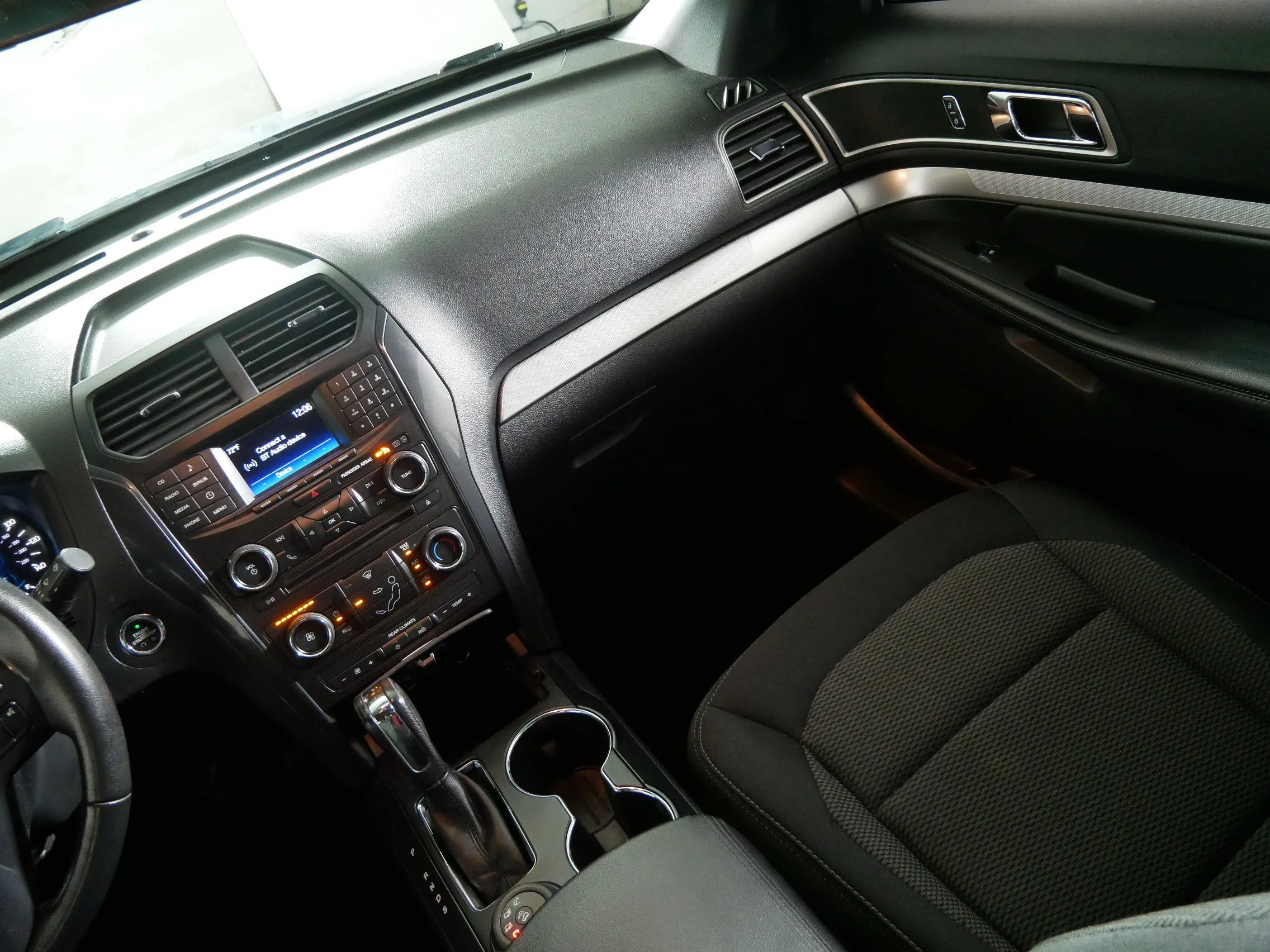 Used 2017 Blue Jeans Metallic Ford XLT image 11
