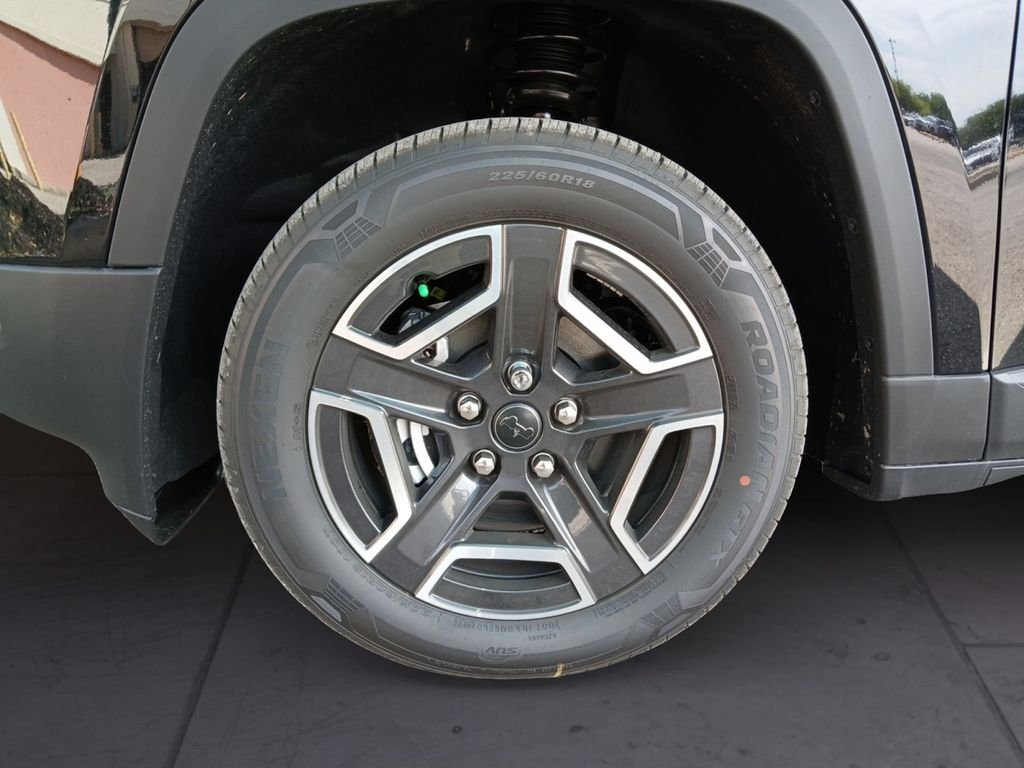 New 2026 Diamond Black Crystal Pearl-Coat Exterior Paint Jeep Laredo image 9