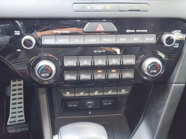 Used 2022 White Kia SX Turbo image 19