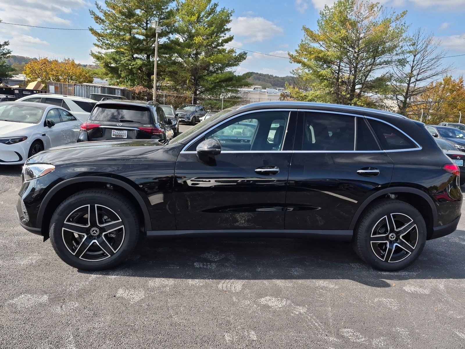 New 2027 Black Mercedes-Benz GLC300 image 5