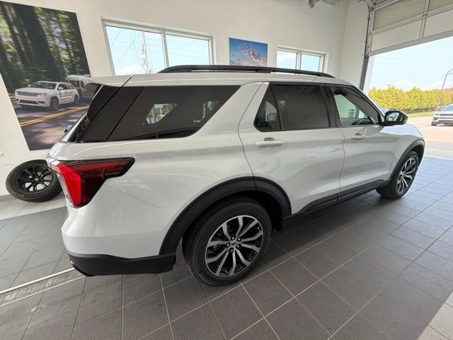 New 2026 Space White Metallic Ford ST-Line image 13