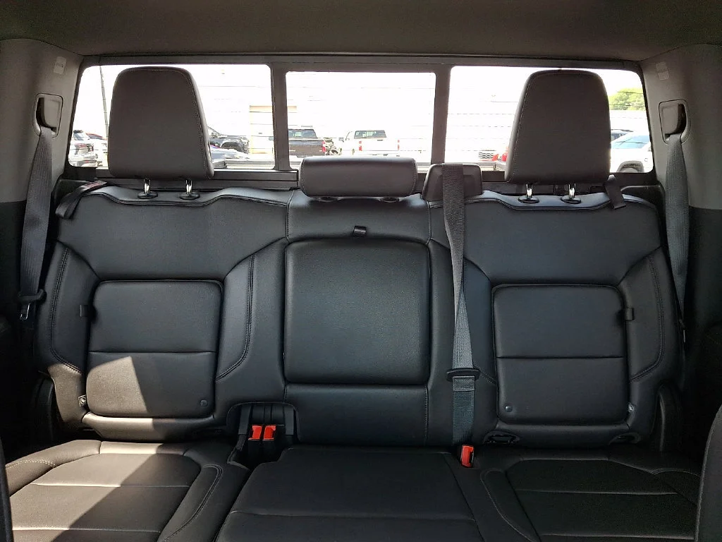 Used 2020 BLACK Chevrolet RST image 20