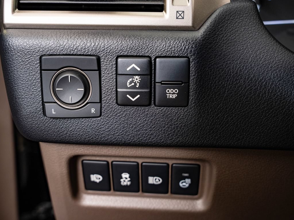 Used 2021 Onyx Black Lexus 460 Premium image 26