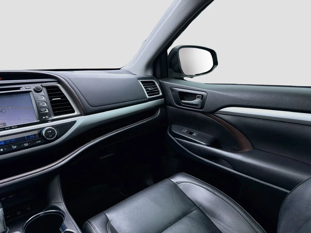 Used 2019 Black Toyota XLE image 25