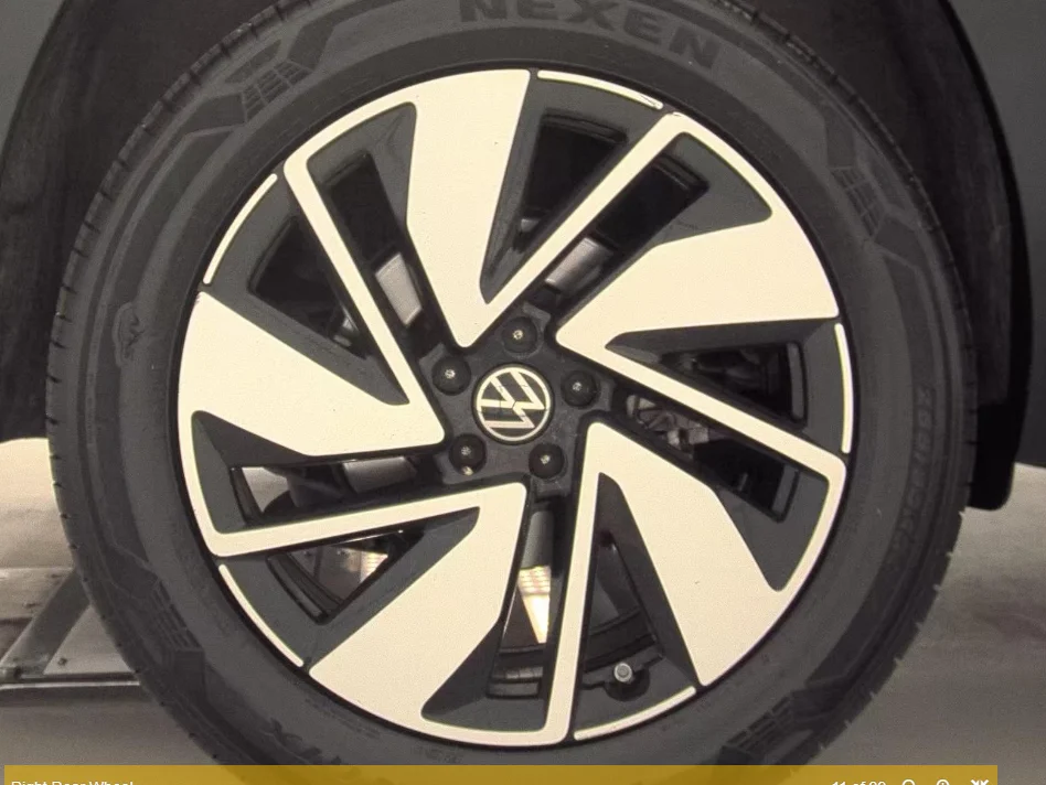 Used 2024 Black Volkswagen 2.0T SE w/Technology image 19