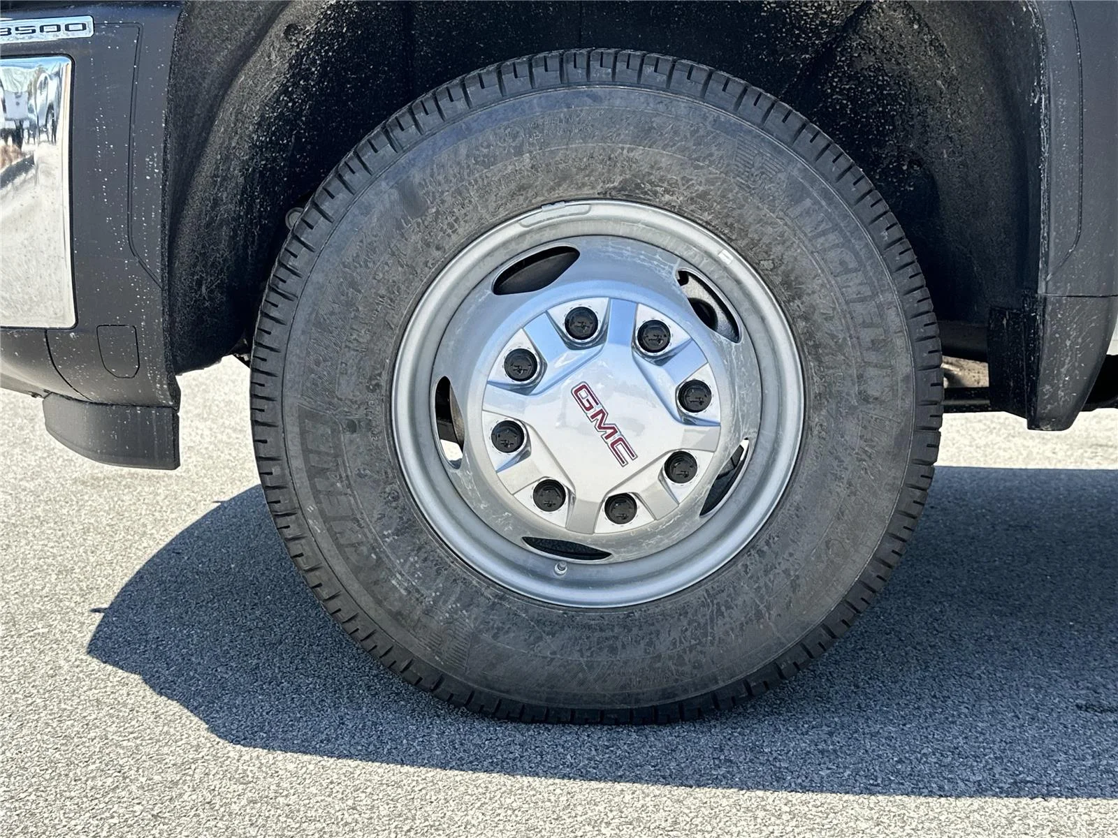 New 2025 Summit White GMC Pro image 11