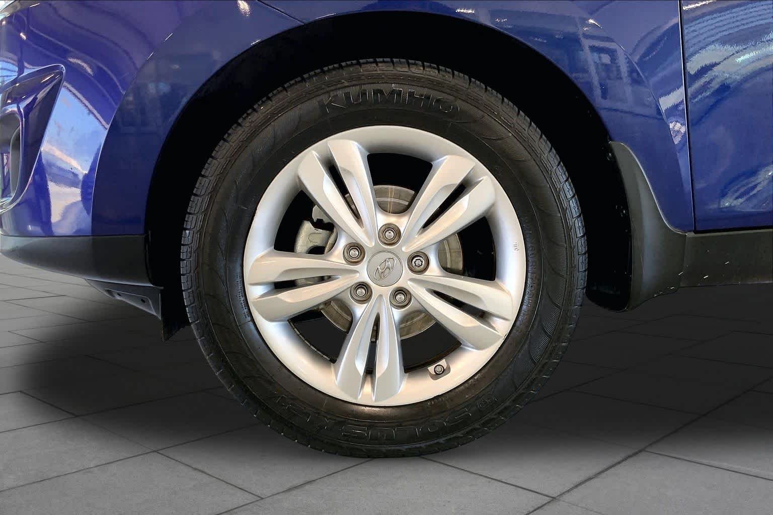 Used 2011 Iris Blue Hyundai GLS image 10
