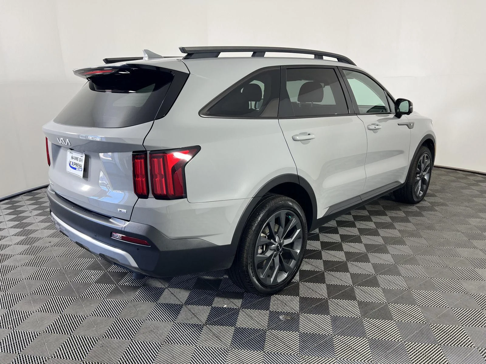 Used 2023 Wolf Gray Kia X-Line SX Prestige image 28