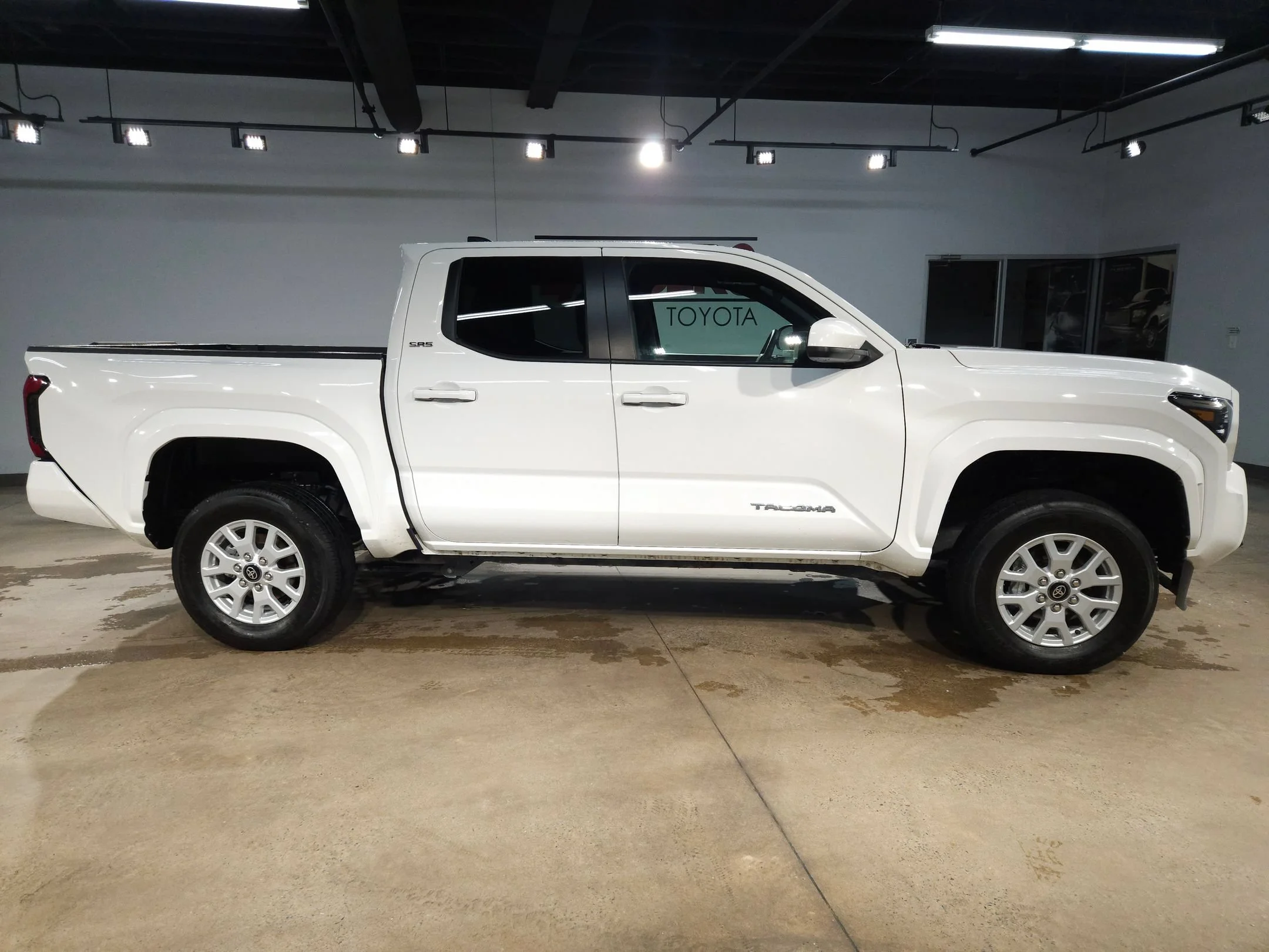 Used 2025 Ice Cap Toyota SR5 image 8