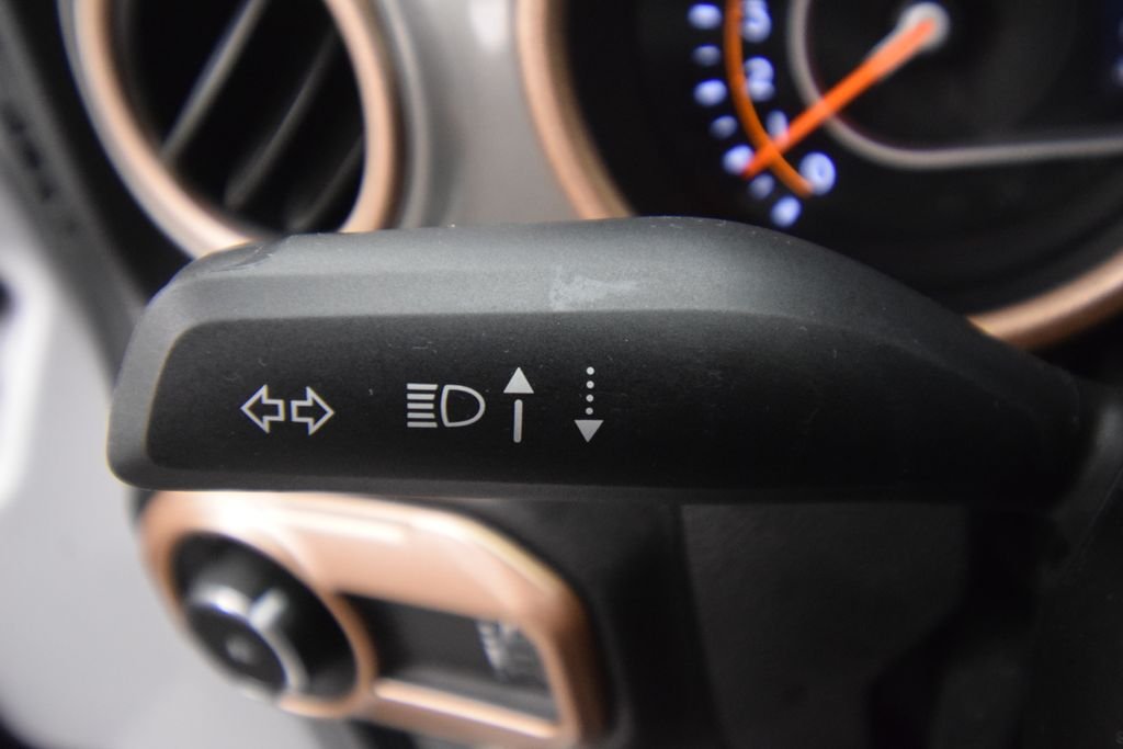 Used 2023 White Jeep Sahara image 32