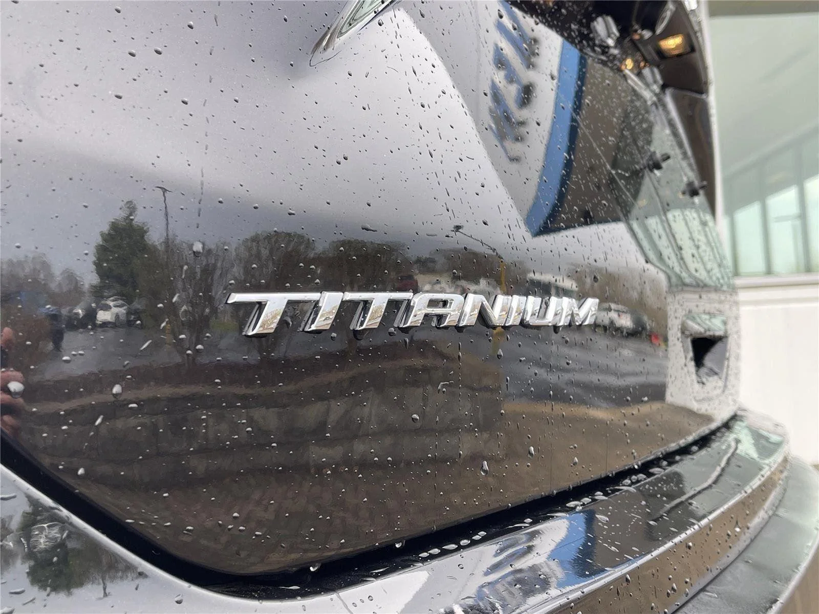 Used 2024 Agate Black Metallic Ford Titanium image 12