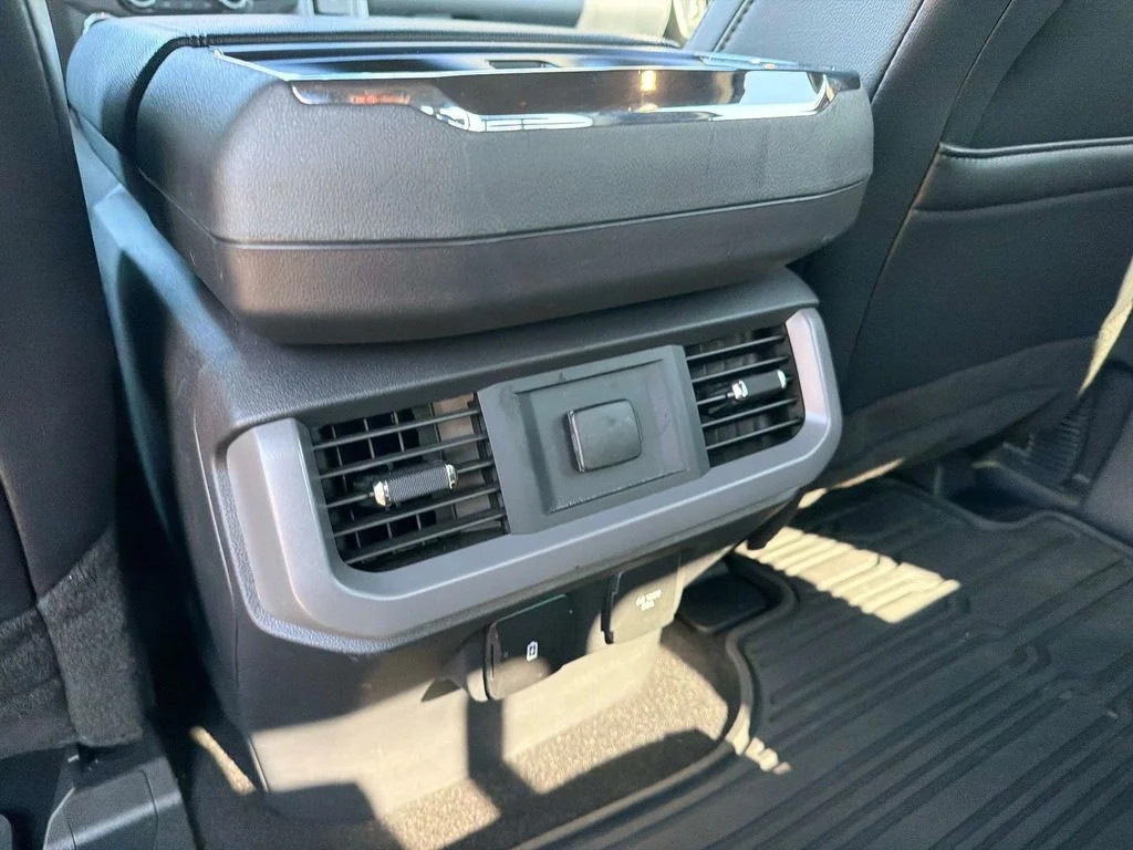 Used 2024 Star White Ford Lariat image 17