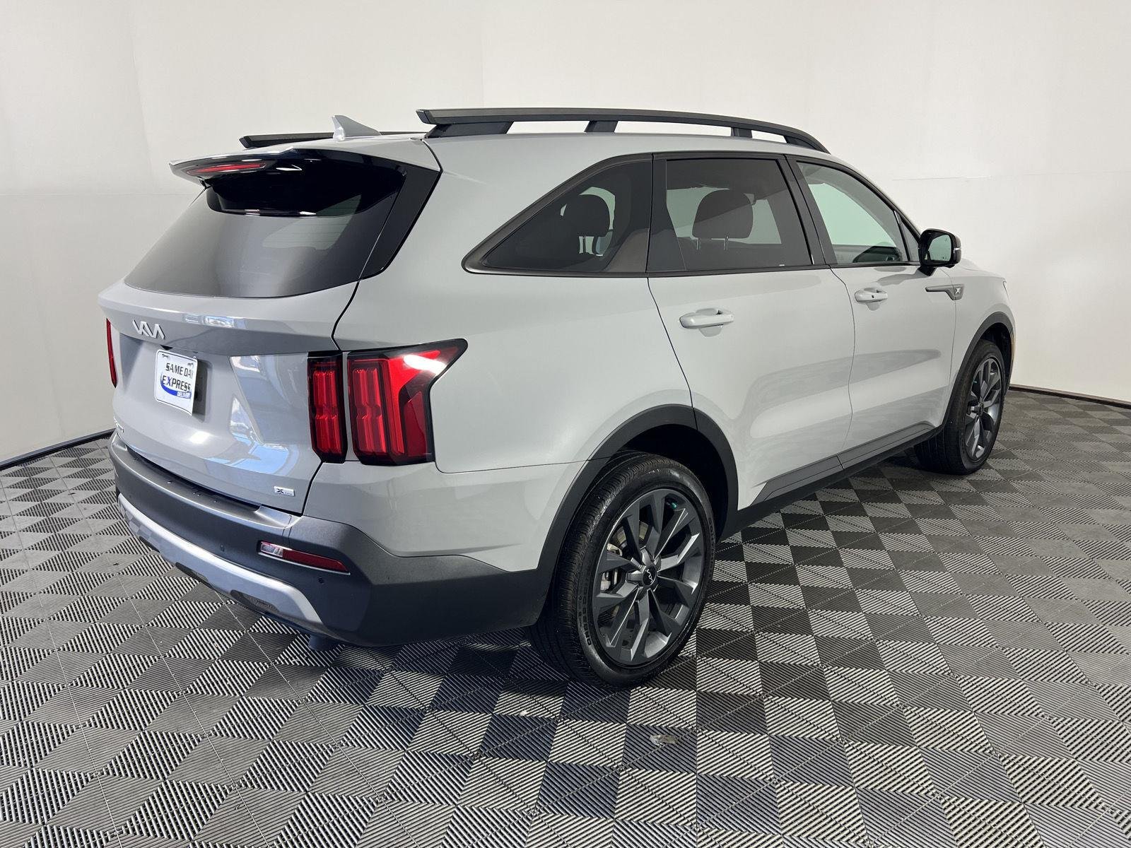 Used 2023 Wolf Gray Kia X-Line SX Prestige image 28