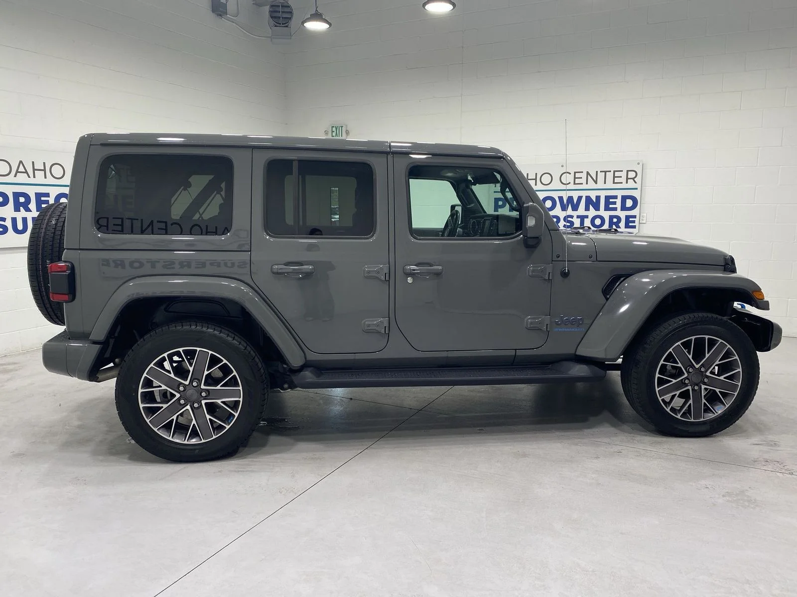 Used 2023 Gray Jeep Sahara 4xe image 9