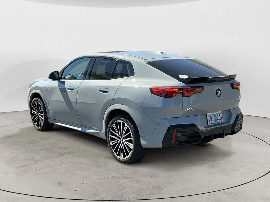 Used 2025 Gray BMW xDrive28i image 5