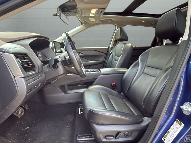 Used 2022 Blue Nissan SV image 13