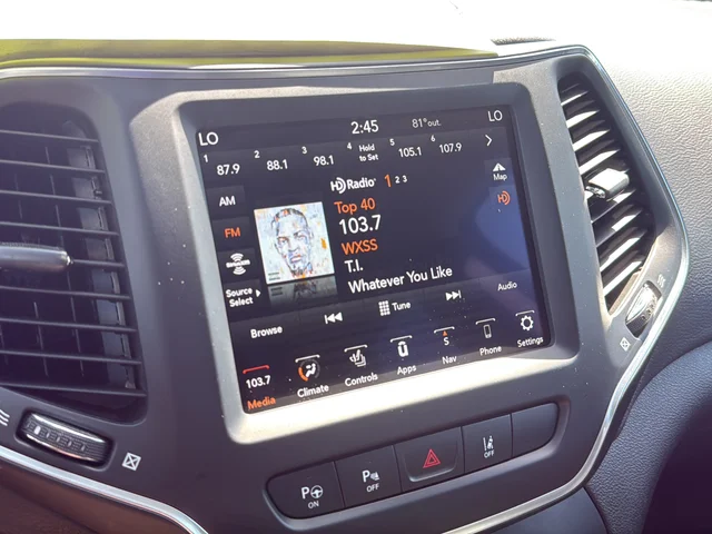 Used 2023 Black Jeep Altitude image 21