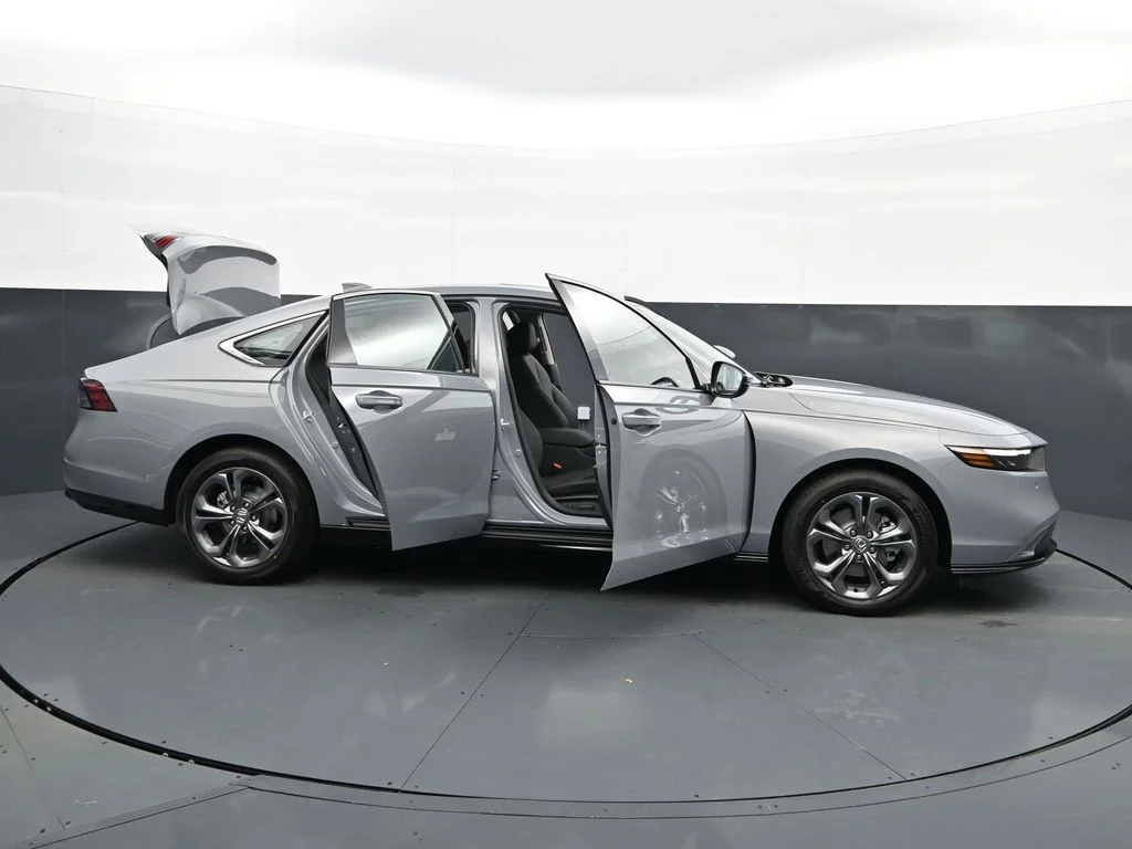 New 2026 Urban Gray Pearl Honda EX-L image 32