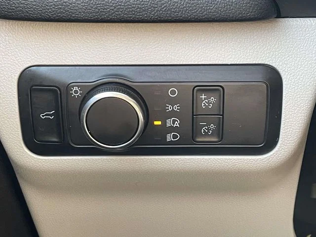 Used 2024 Black Metallic Ford Active image 18