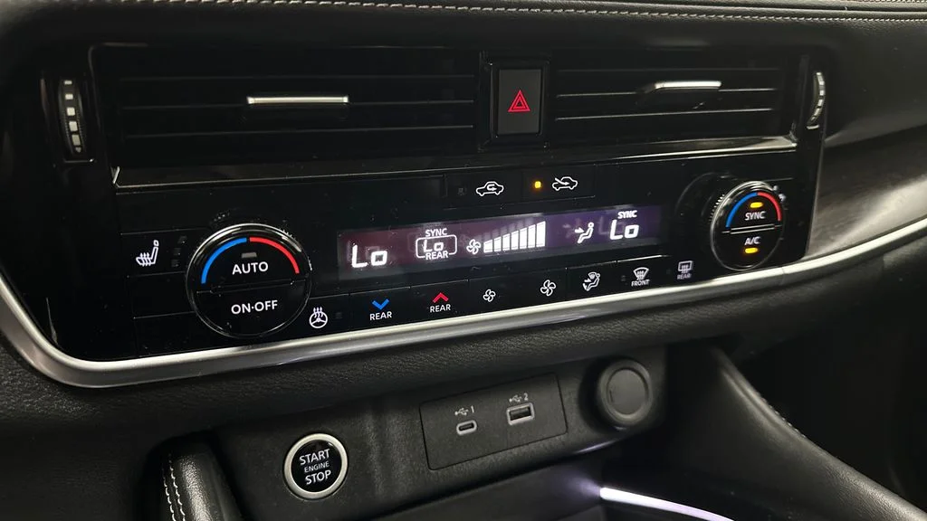 Used 2023 Gray Nissan Platinum image 29