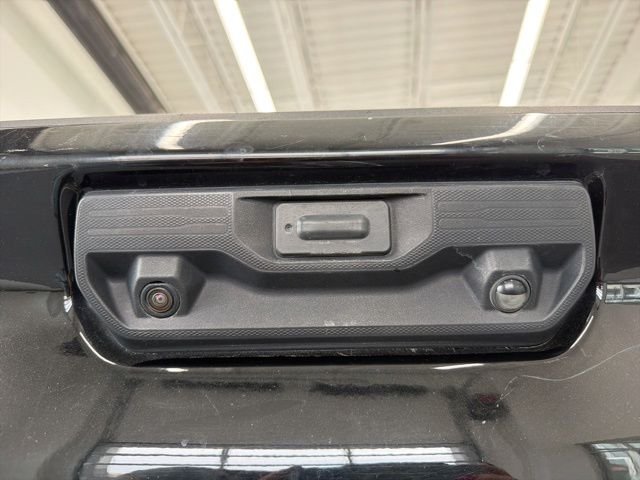 Used 2023 Black Chevrolet  image 7