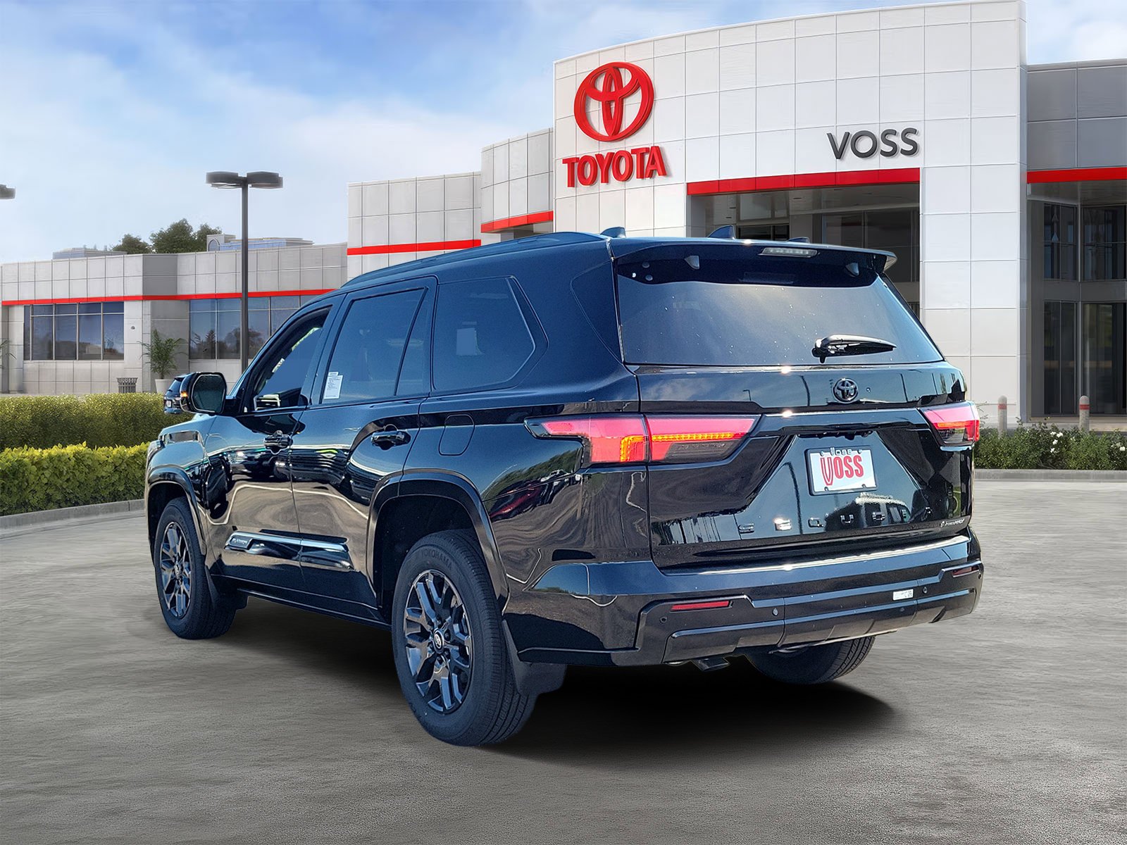 2026 Toyota Sequoia Platinum, photo 2 of 12