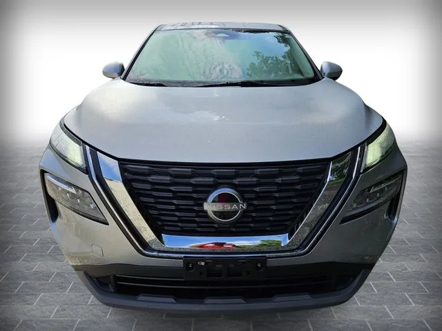 Used 2023 Silver Nissan SV image 2