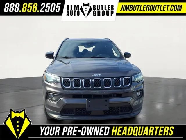 Used 2024  Jeep Latitude image 27