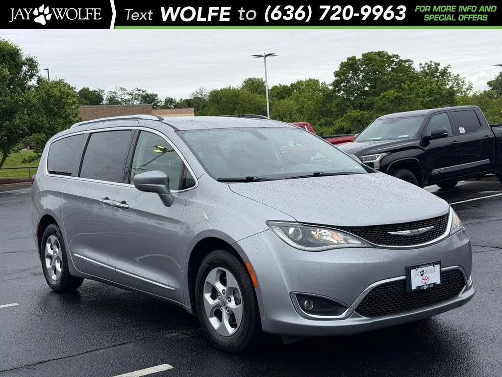 2017 Chrysler Pacifica Touring-L Plus's photo