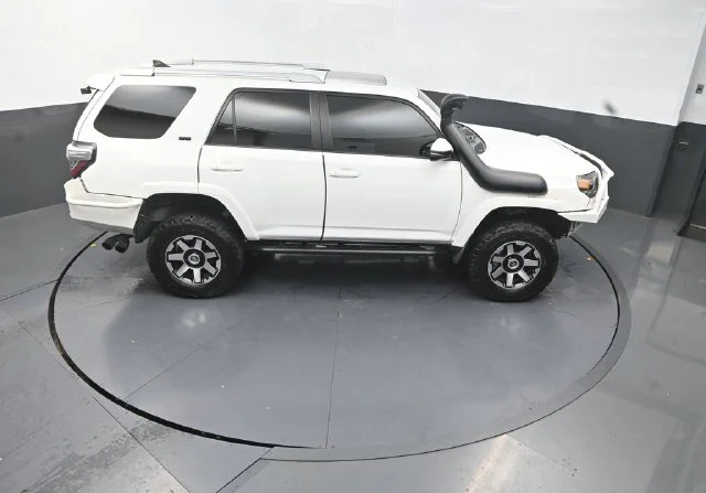 Used 2016 White Toyota SR5 Premium image 31