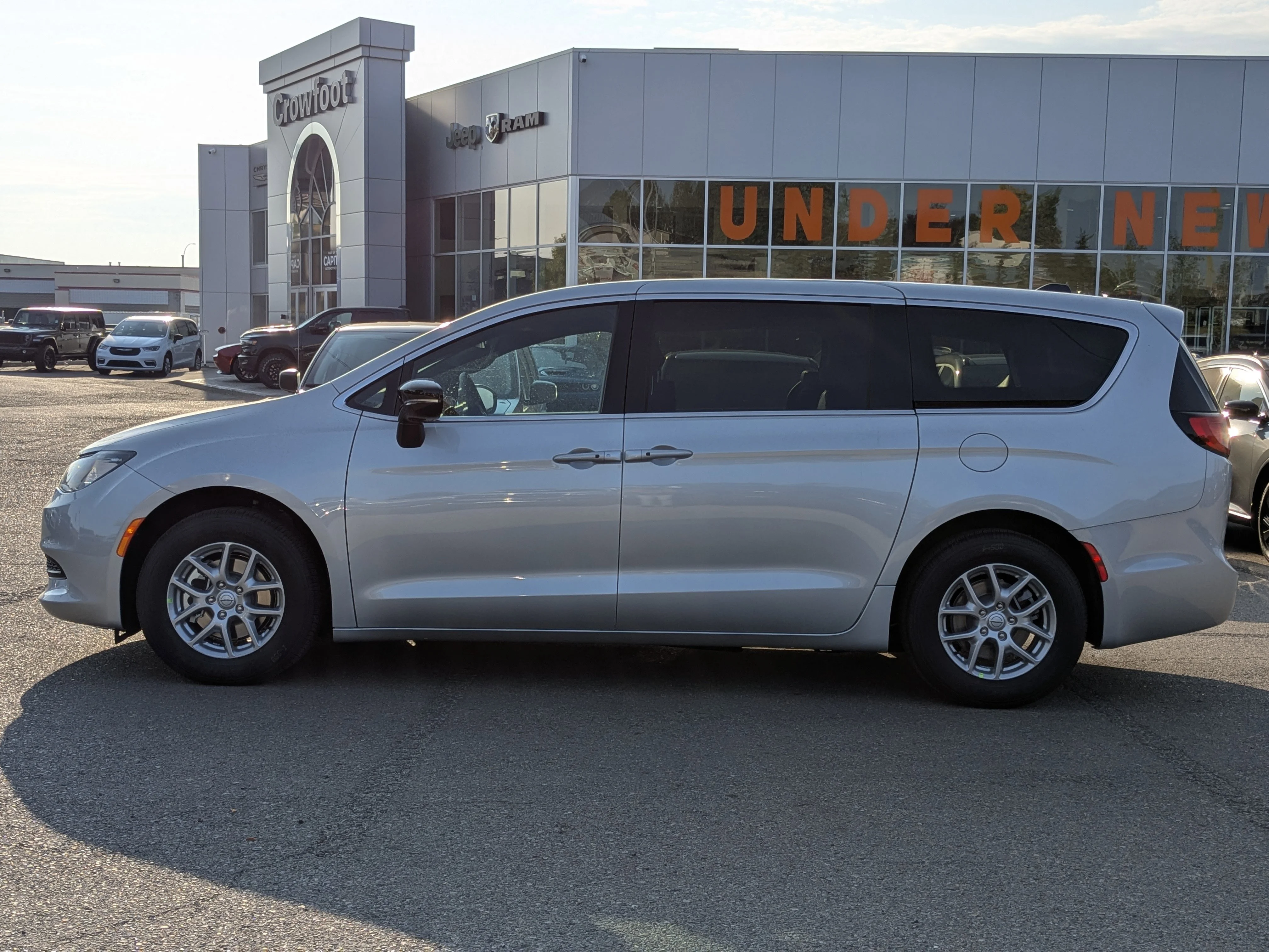 New 2026 Silver Chrysler SXT - Power Liftgate - Power Sliding Doors - Leather - Remote Starter & Tons More! image 5