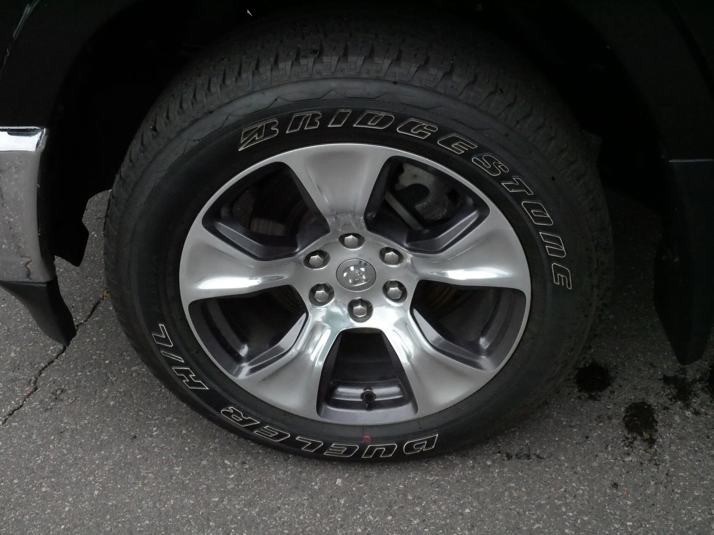 Used 2022 Diamond Black Crystal Pearlcoat Ram Laramie image 15