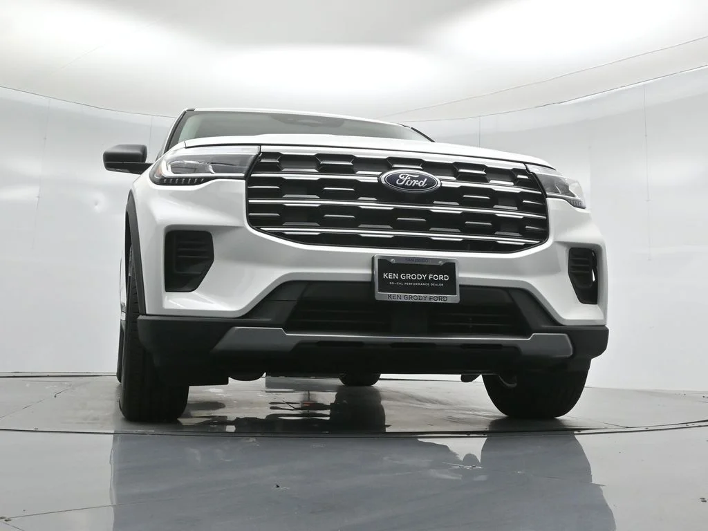 New 2026 Star White Metallic Tri-Coat Ford Active image 46
