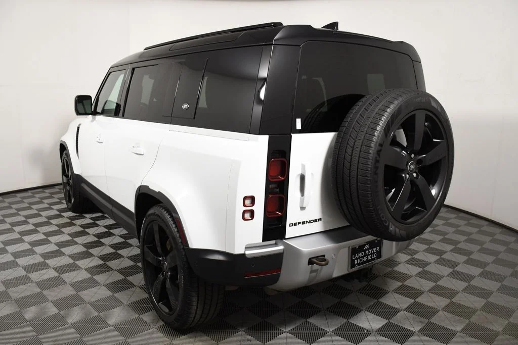 Used 2023 Fuji White Land Rover S image 4