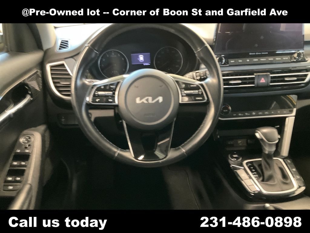 Used 2022 Yellow Kia Nightfall image 17