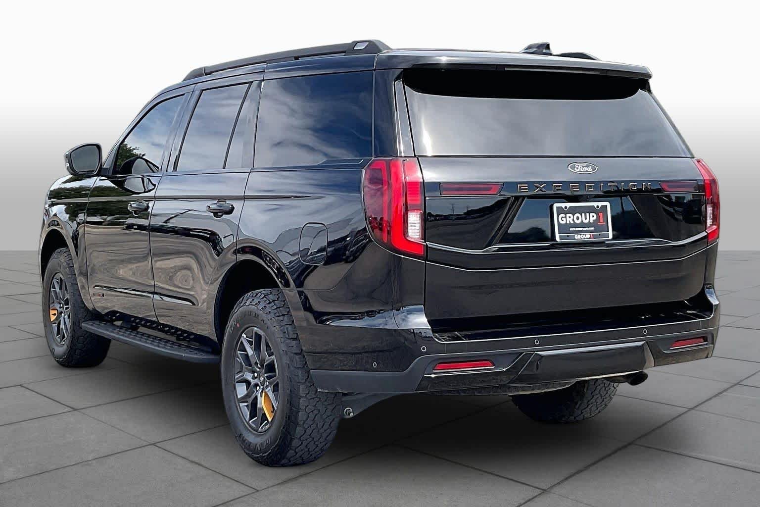 Used 2025 Agate Black Metallic Ford Tremor image 11