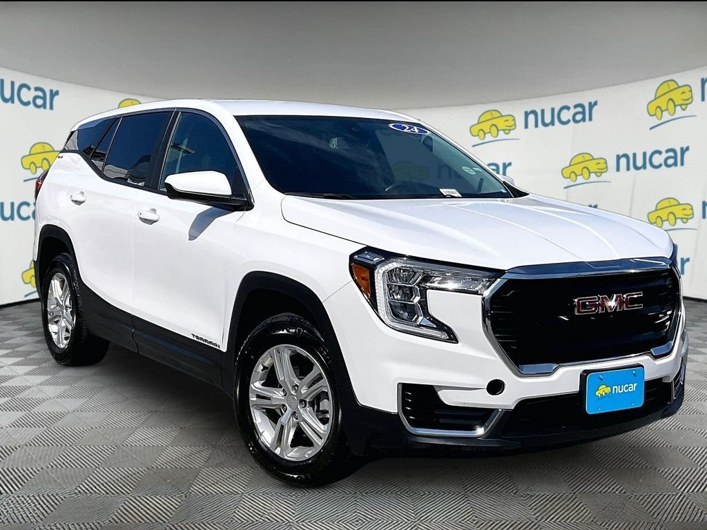 Used 2024 White GMC SLE image 1