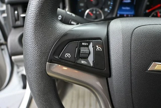 Used 2015 White Chevrolet LS image 20