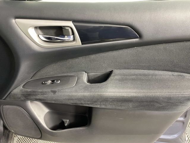 Used 2014 Gray Nissan SV image 25