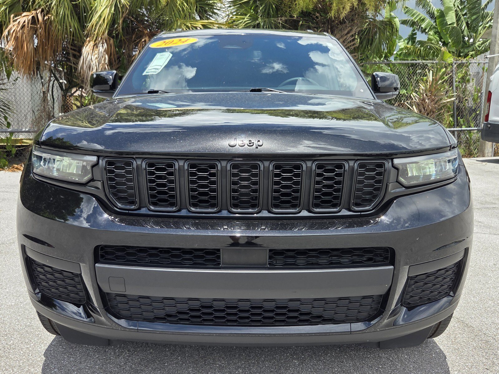 Used 2024 Diamond Black Crystal Pearlcoat Jeep Altitude X image 8