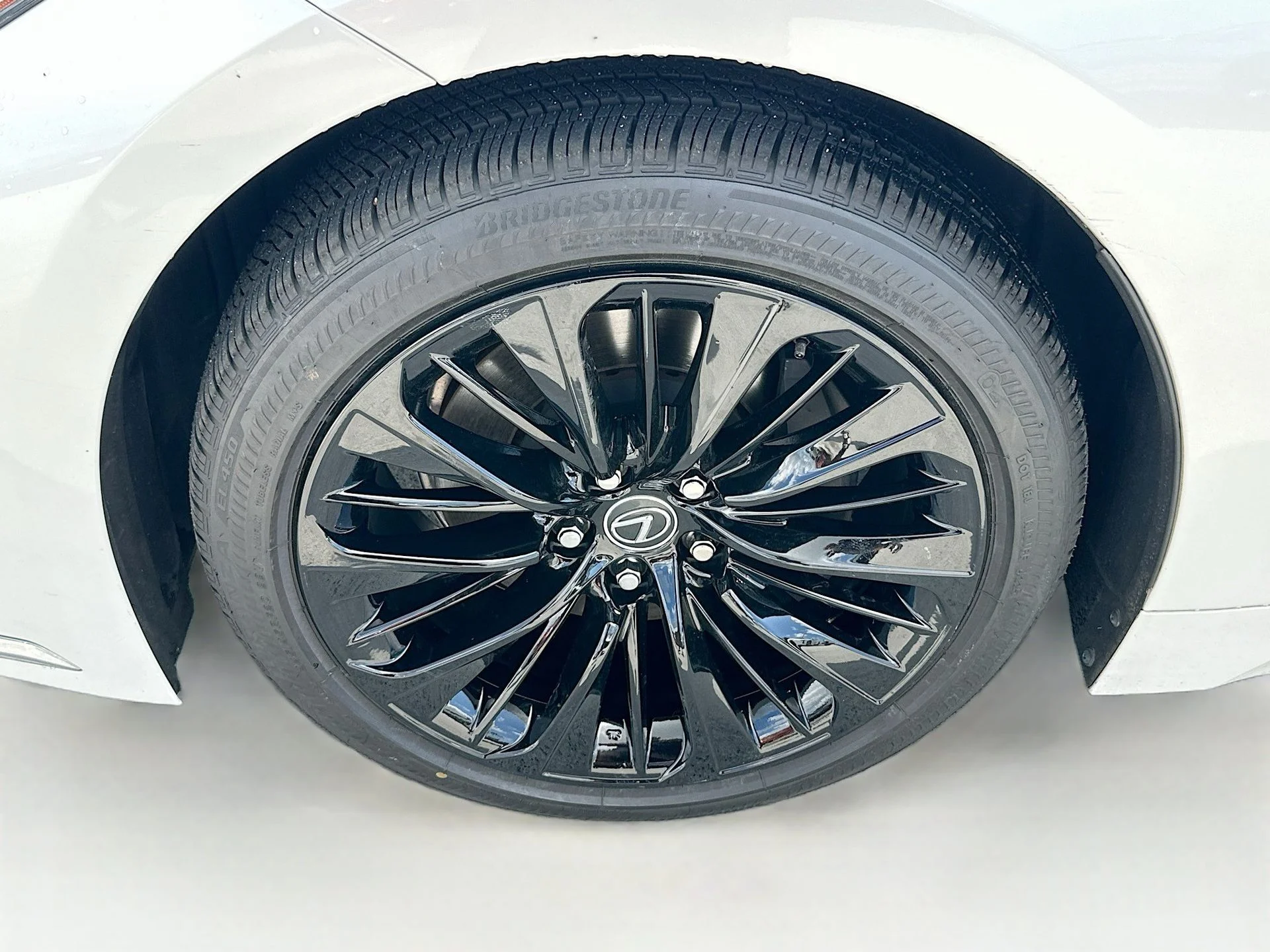 Used 2023 White Lexus 500 Base image 32